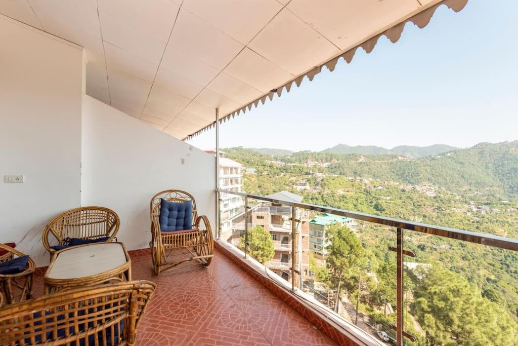Kasauli Edge Apt With Balcony Kültér fotó