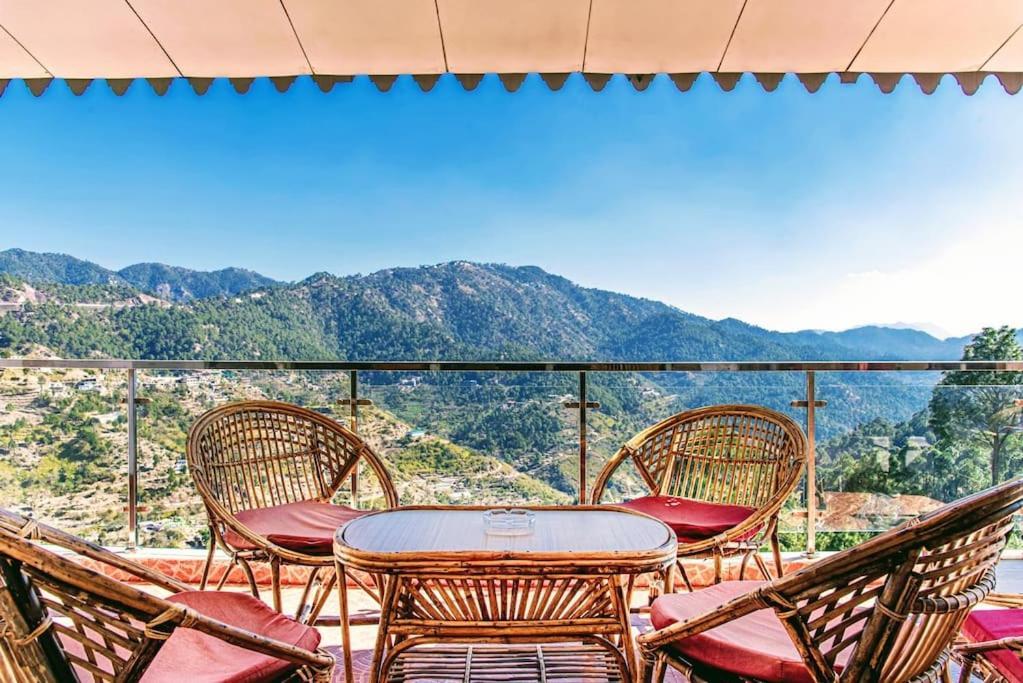 Kasauli Edge Apt With Balcony Kültér fotó