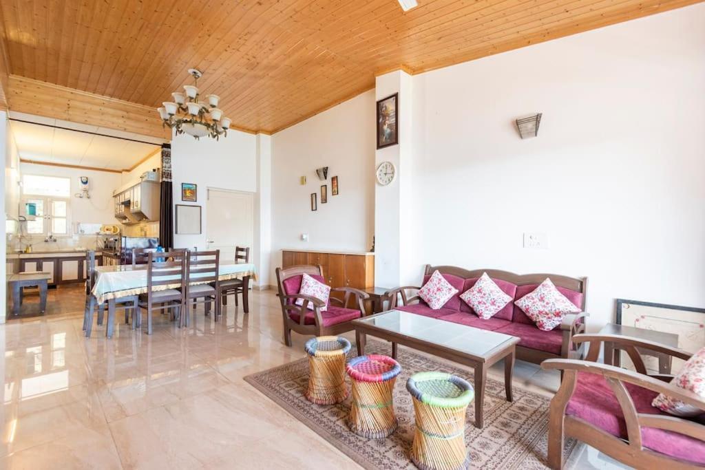 Kasauli Edge Apt With Balcony Kültér fotó