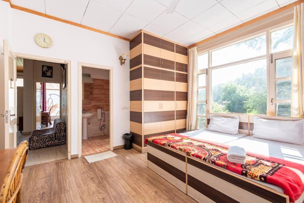 Kasauli Edge Apt With Balcony Kültér fotó
