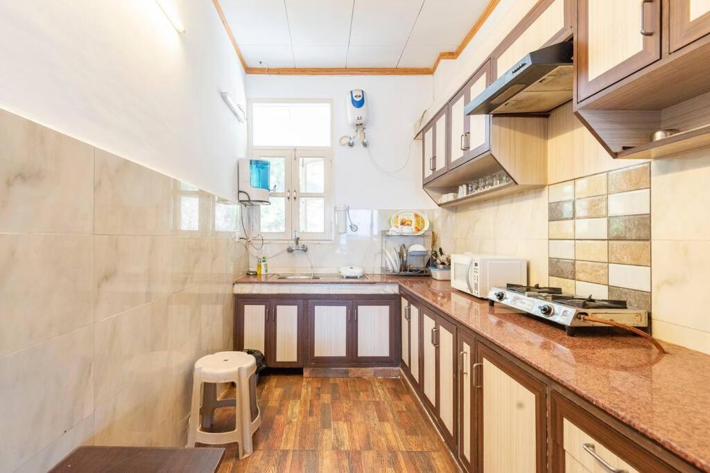 Kasauli Edge Apt With Balcony Kültér fotó